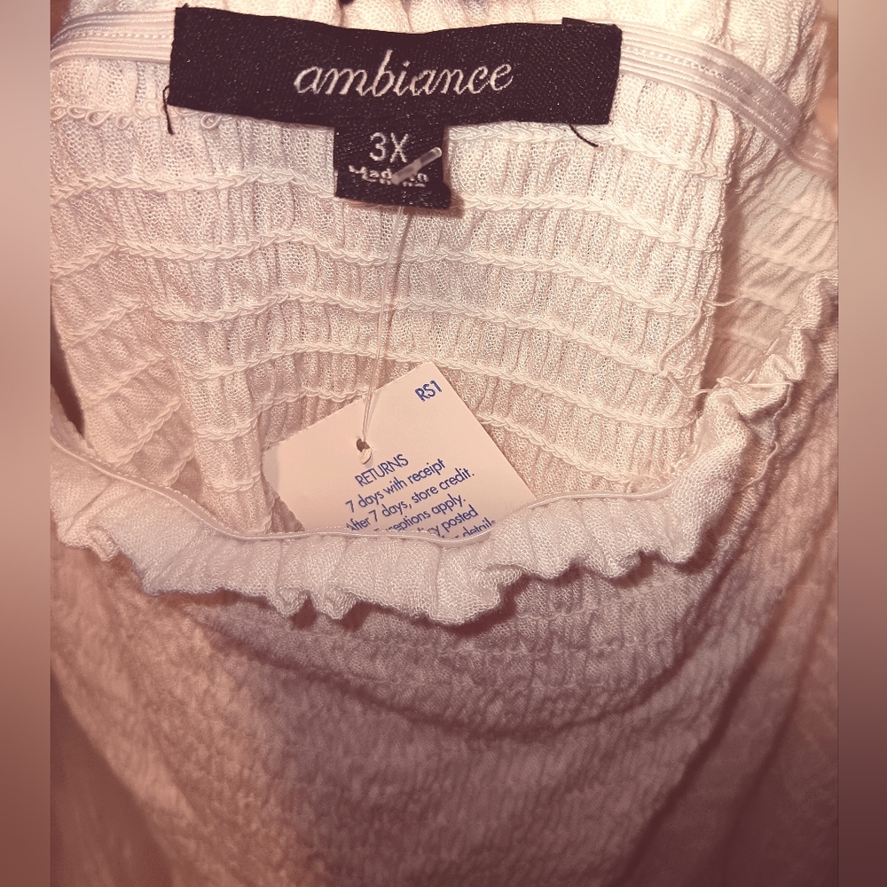 🥼White Low Shoulder Top🥼 - Picture 3 of 3
